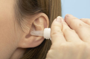 Острая боль при закапывании капель в ухо