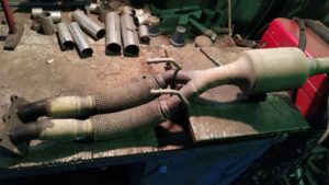 Запах выхлопных газов в носу
