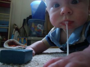 Ребенок(2 месяца) ИВ резко стал мало есть, часто срыгивает